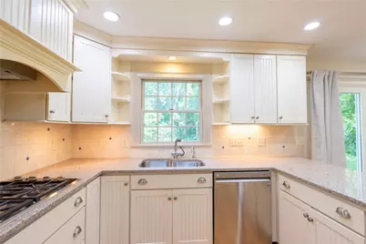 48 Pleasant Street, Portsmouth, RI 02871 - Photo 17