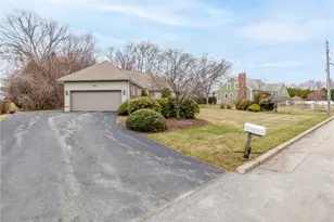 51 Janet Dr, Cranston, RI 02921 - Photo 37