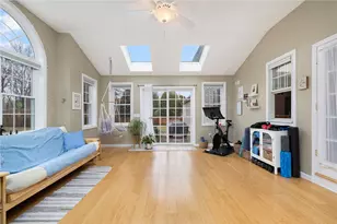 33 Old Meadow Ln, Cumberland, RI 02864 - Photo 7