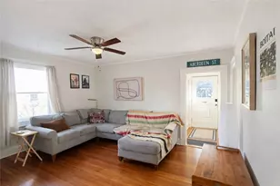 22 Mayflower St, Providence, RI 02906 - Photo 9