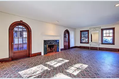 39 Harwich Road, Providence, RI 02906 - Photo 9