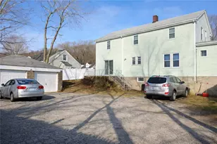 866 Weeden St, Pawtucket, RI 02860 - Photo 3