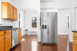 38 Trinity Pkwy, Providence, RI 02908 - Photo 7