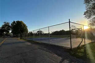 70 Carroll Ave, Newport, RI 02840 - Photo 23