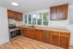 137 Kingstown Rd, Narragansett, RI 02882 - Photo 5