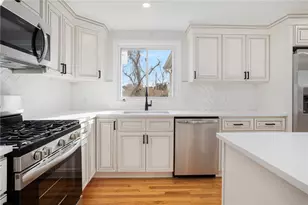 103 Gossets Turn Dr, Middletown, RI 02842 - Photo 11