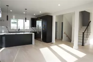 152 Colonial Rd, Providence, RI 02906 - Photo 13