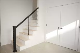 152 Colonial Rd, Providence, RI 02906 - Photo 7