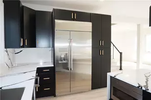 152 Colonial Rd, Providence, RI 02906 - Photo 17