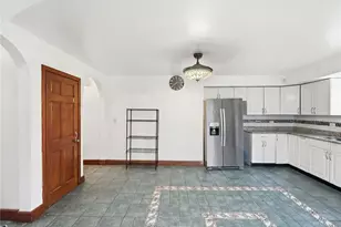 12 Charles St, Brockton, MA 02321 - Photo 5