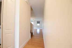 7 Gray Coach Ln, Cranston, RI 02921 - Photo 5