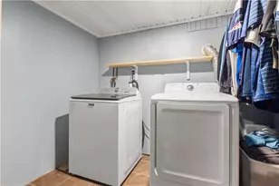 61 McAloon St, Pawtucket, RI 02861 - Photo 27