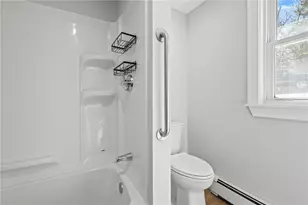 689 Knotty Oak Rd, Coventry, RI 02816 - Photo 7