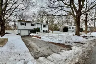 24 Greenwood Dr, South Kingstown, RI 02879 - Photo 3