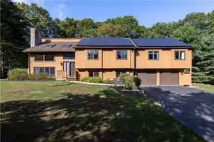 8 Robin Dr, North Kingstown, RI 02852 - Photo 1