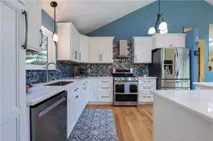 8 Robin Dr, North Kingstown, RI 02852 - Photo 13