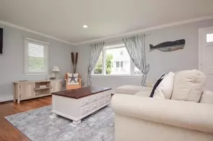 39 Grafton St, Newport, RI 02840 - Photo 7