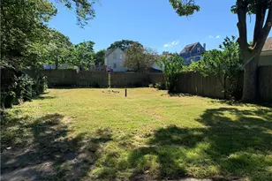 15 Third School St, Bristol, RI 02809 - Photo 5