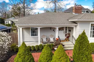 12 Coldbrook Ct, Cranston, RI 02920 - Photo 3