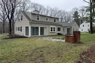 90 Alexander McGregor Rd, Pawtucket, RI 02864 - Photo 3