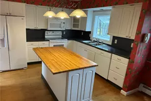 90 Alexander McGregor Rd, Pawtucket, RI 02864 - Photo 5