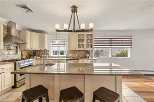 135 Meshanticut Valley Pkwy, Cranston, RI 02920 - Photo 9