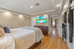 135 Meshanticut Valley Pkwy, Cranston, RI 02920 - Photo 17