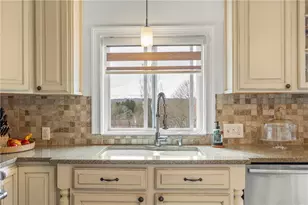 135 Meshanticut Valley Pkwy, Cranston, RI 02920 - Photo 13