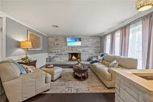 135 Meshanticut Valley Pkwy, Cranston, RI 02920 - Photo 5