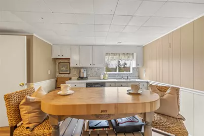 135 Meshanticut Valley Parkway, Cranston, RI 02920 - Photo 25
