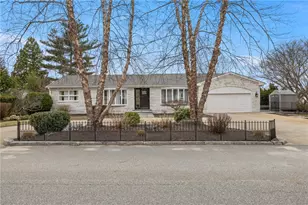 135 Meshanticut Valley Pkwy, Cranston, RI 02920 - Photo 3