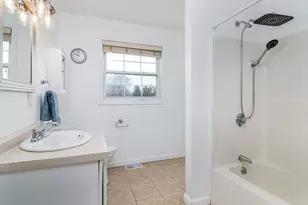 160 Suburban Pkwy, Warwick, RI 02889 - Photo 33