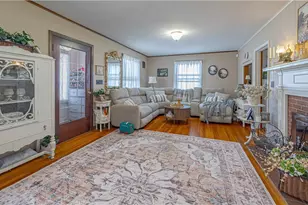 1018 Main St, West Warwick, RI 02893 - Photo 15