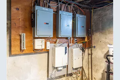 1018 Main Street, West Warwick, RI 02893 - Photo 27