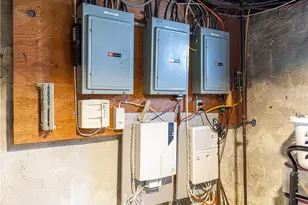 1018 Main St, West Warwick, RI 02893 - Photo 27