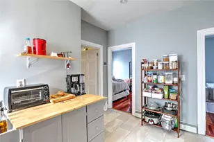 390 Hope St, Providence, RI 02906 - Photo 3