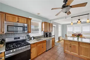 43 Longwood Ave, Providence, RI 02908 - Photo 7