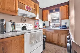 28 Youngs Ave, West Warwick, RI 02893 - Photo 9