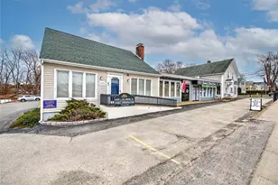 606 Metacom Ave, Warren, RI 02885 - Photo 1