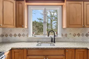 8 Gladridge Dr, East Greenwich, RI 02818 - Photo 11