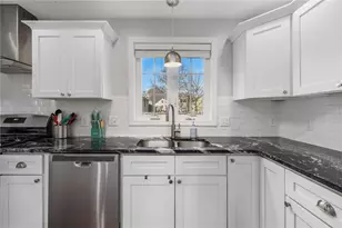 23 Annie St, Providence, RI 02908 - Photo 13