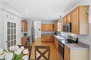 52 Hummingbird Ln, Cranston, RI 02921 - Photo 9