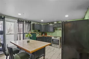 1010 Warwick Ave, Warwick, RI 02888 - Photo 3