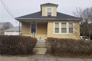 27 Hillcrest Ave, Pawtucket, RI 02860 - Photo 1