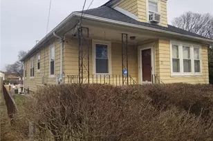 27 Hillcrest Ave, Pawtucket, RI 02860 - Photo 3