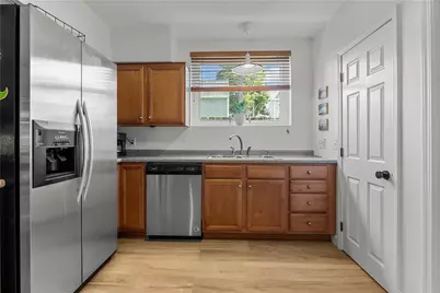 26 West Narragansett Avenue #6, Newport, RI 02840 - Photo 11