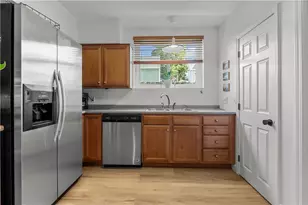 26 West Narragansett Ave, Newport, RI 02840 - Photo 11