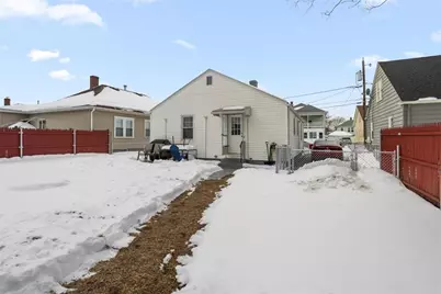 39 Clinton Street, Pawtucket, RI 02861 - Photo 3