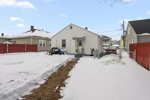 39 Clinton St, Pawtucket, RI 02861 - Photo 3