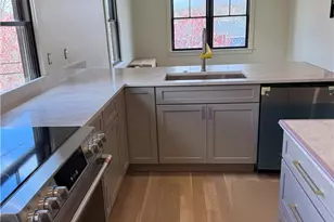 75 Marlborough St, East Greenwich, RI 02818 - Photo 3